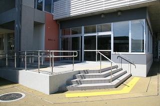 銀杏ホール玄関