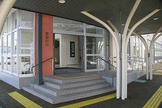 専攻科看護科学生昇降口