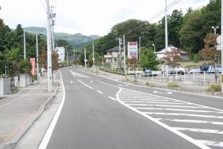 旧白石高校の校舎を通過