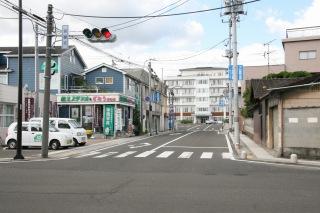 ２つ目の信号を渡りさらにまっすぐ